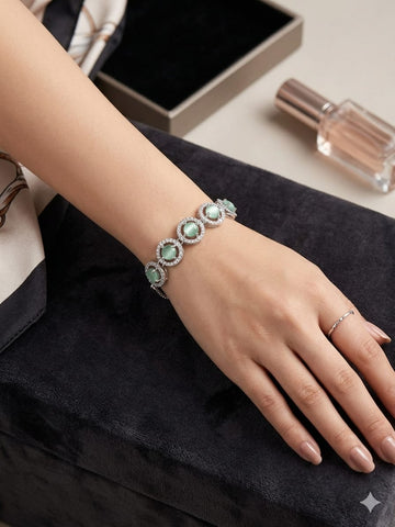 Elegant Green Stone Halo Bracelet – Luxury Zircon-Studded Link Bracelet for Women
